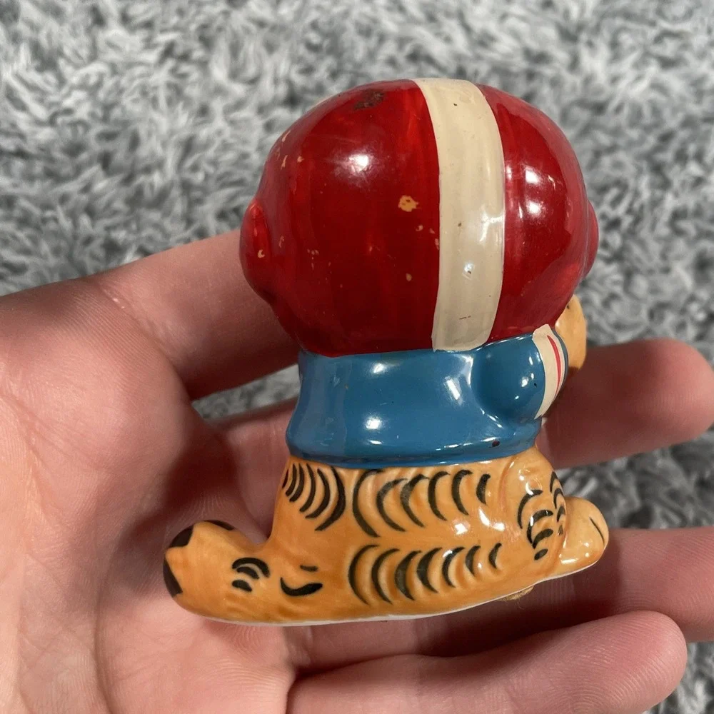 Vintage Enesco Garfield The Cat With Football 2.5